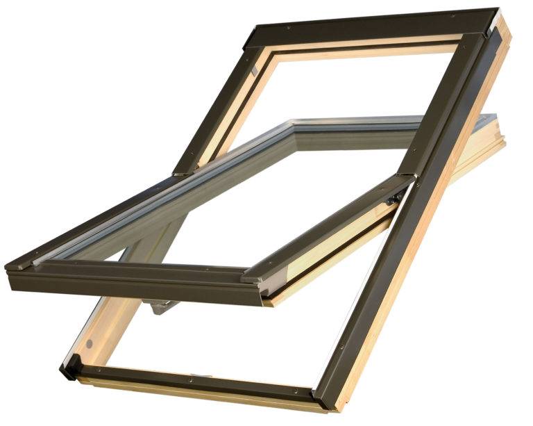 Wooden pivot roof window Optilight B